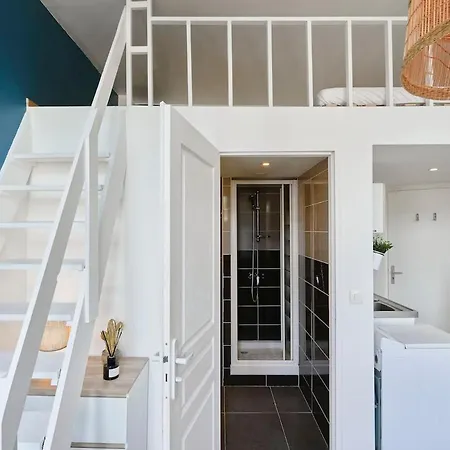 Apartment Centre *